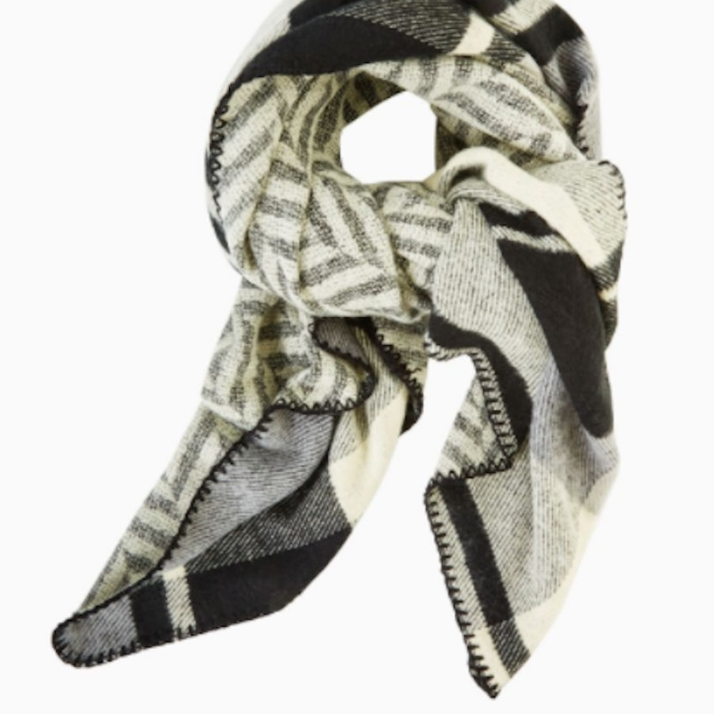 BCBGMAXAZRIA  SCARF Reversible wrap